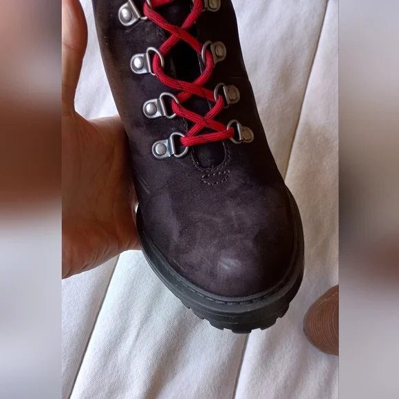 Lucky Brand Stylish Women's Boots with Red Laces_9 - Picture 9 of 9